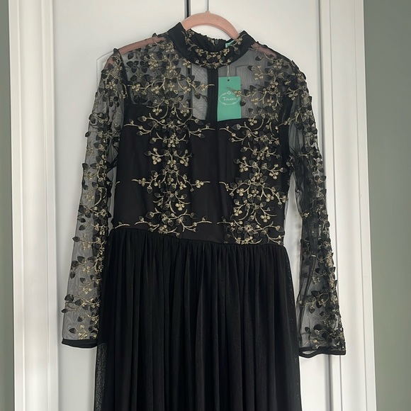Black embroidered dress with tulle - Picture 1 of 2